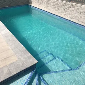 https://villa-moderna-con-piscina-privada-jardin-y-vista-al-mar.es-andalucia.com